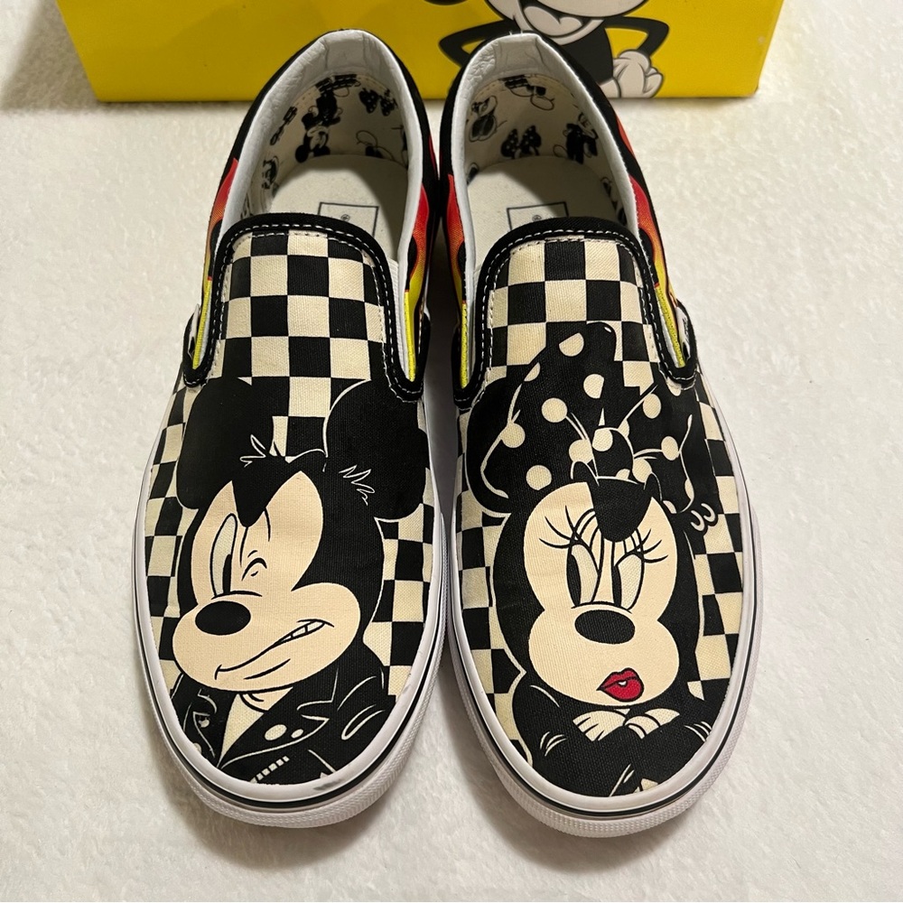 ✦ Disney x Vans Classic Slip On Shoe, Mickey & Minnie ✦